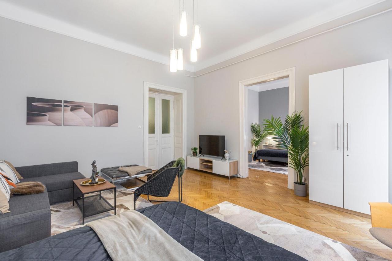 Spacious & Cozy Downtown Apartment With Balcony Budapest Exterior foto