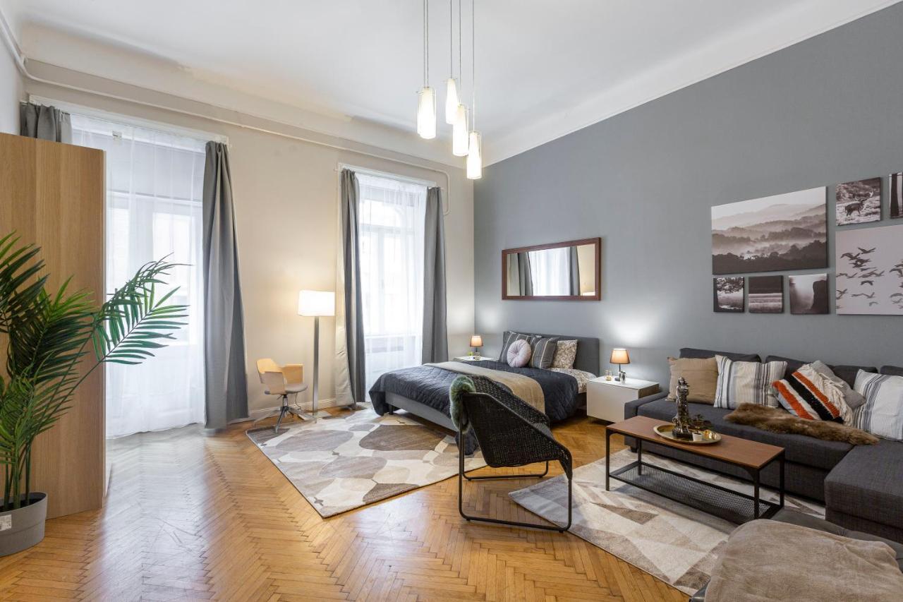 Spacious & Cozy Downtown Apartment With Balcony Budapest Exterior foto