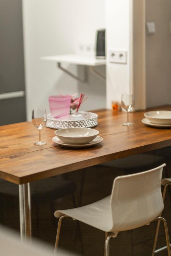 Spacious & Cozy Downtown Apartment With Balcony Budapest Exterior foto